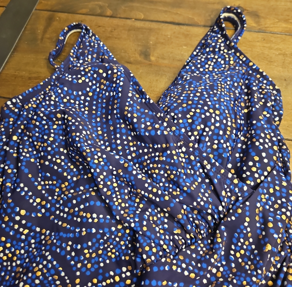 NWOT Miraclesuit With Matching Pareo - Picture 8 of 11